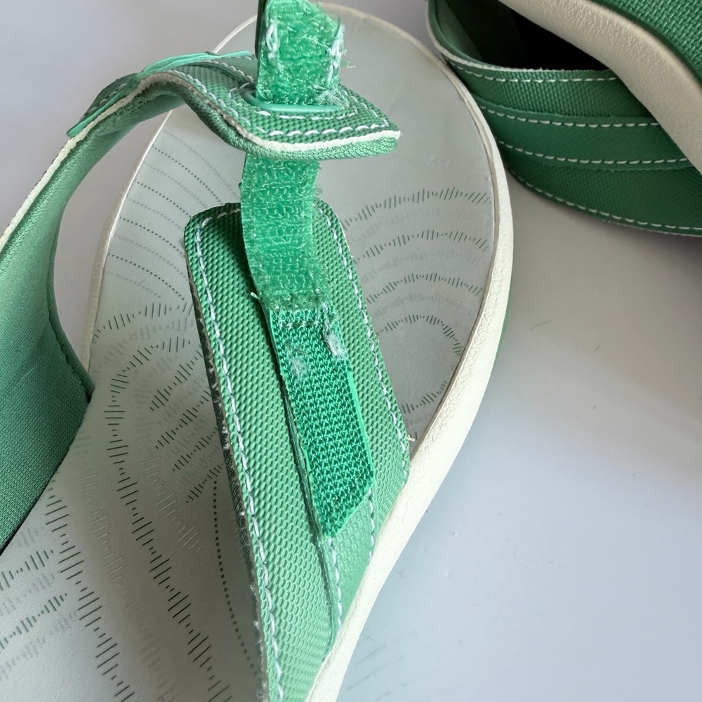 Clarks Green Canvas Strap Flip Flops - Picture 6 of 7